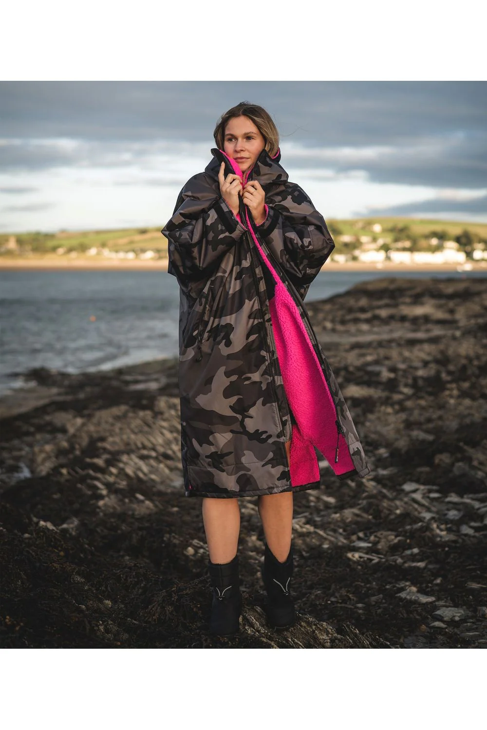 Dryrobe Advance Adult Long Sleeve Changing Robe Black Camo/Pink - Image 8