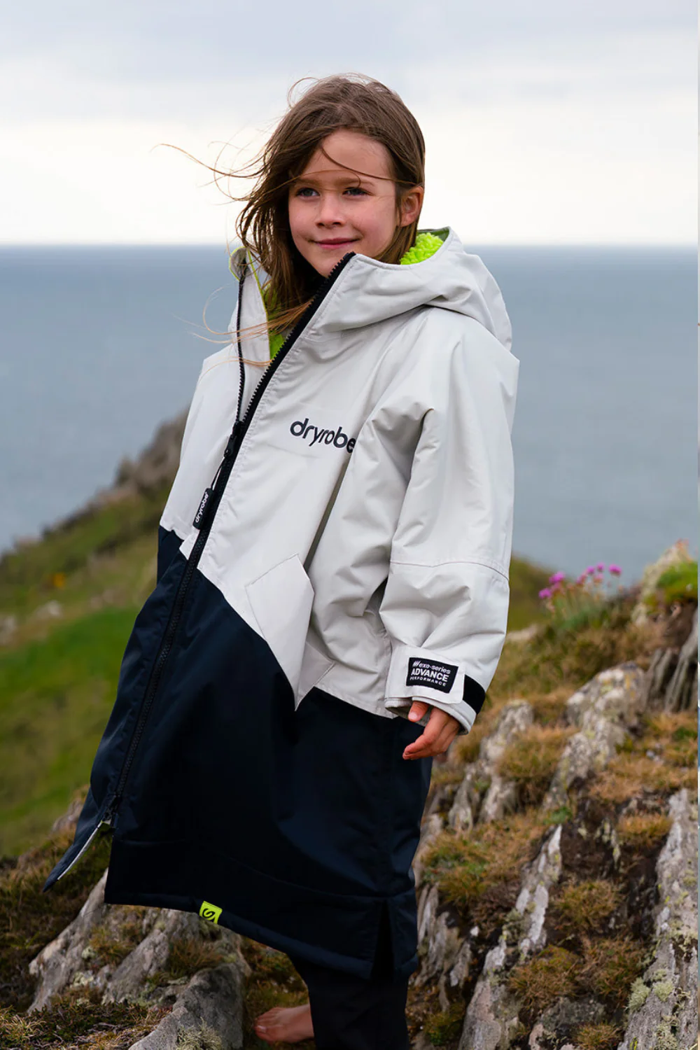 Dryrobe Advance Kids Long Sleeve Changing Robe Anthracite/Lime - Image 6