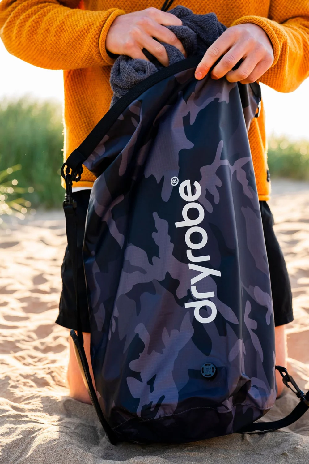 Dryrobe 33L Compression Travel Bag Black Camouflage - Image 6