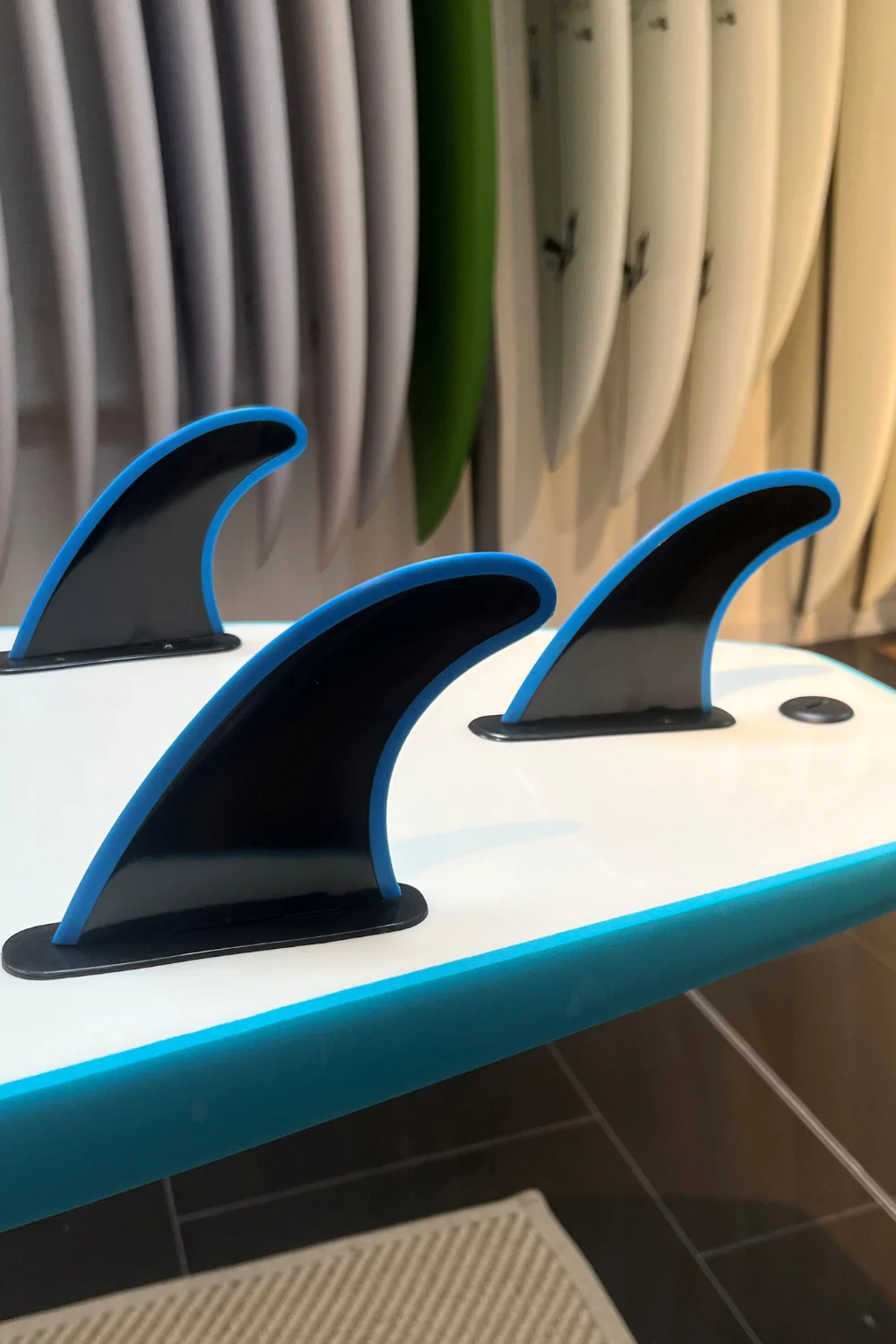 Tiki Epic Soft Board Tri Fins Black/Blue - Image 2