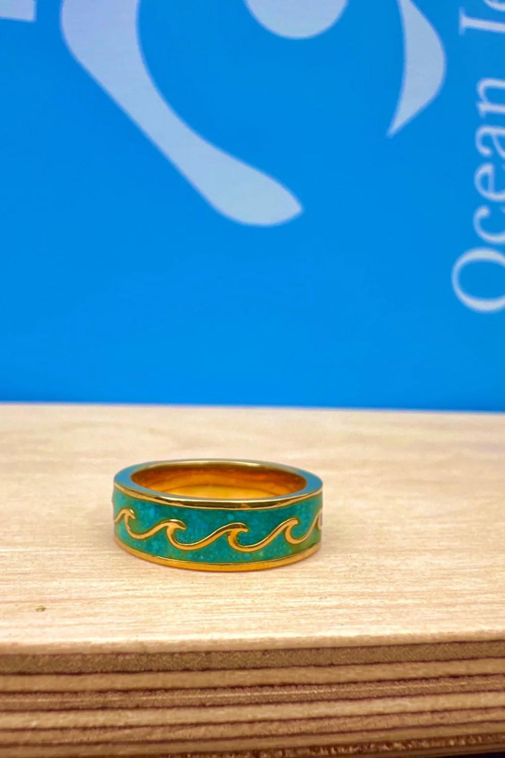 Ocean Jewel Crushed Stone Wave Ring Gold