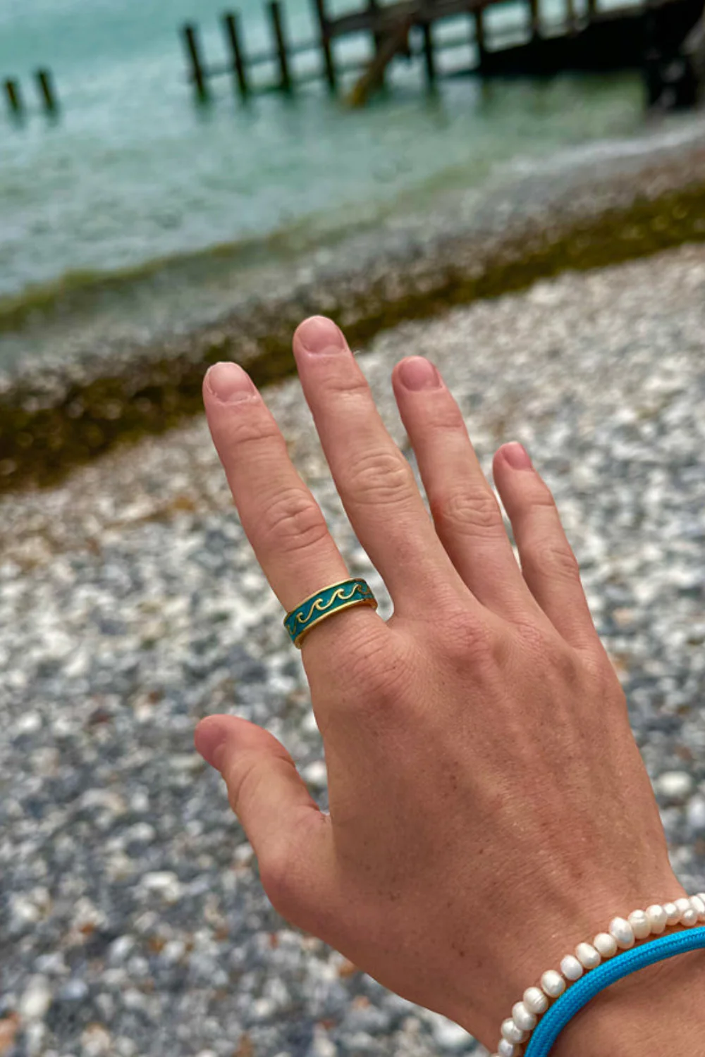 Ocean Jewel Crushed Stone Wave Ring Gold - Image 2