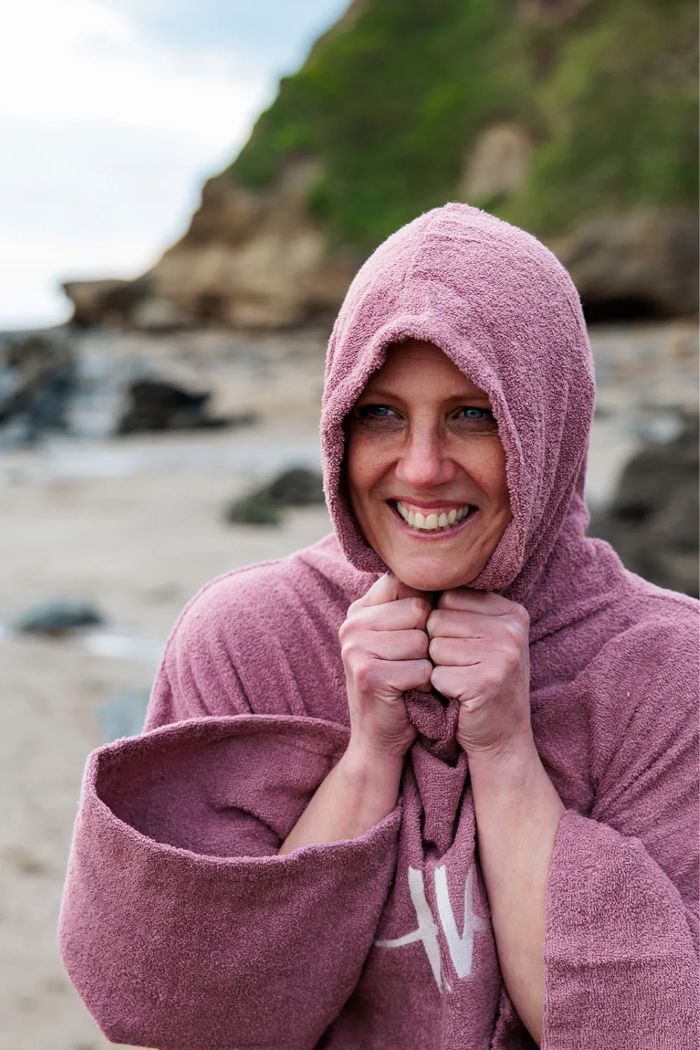 Tiki Adults Hooded Change Robe Mauve - Image 5