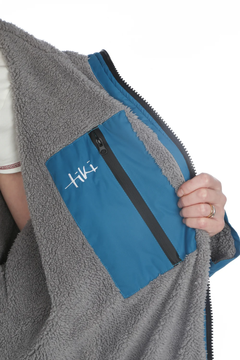Tiki Tech Robe Teal With Grey Lining - Image 5