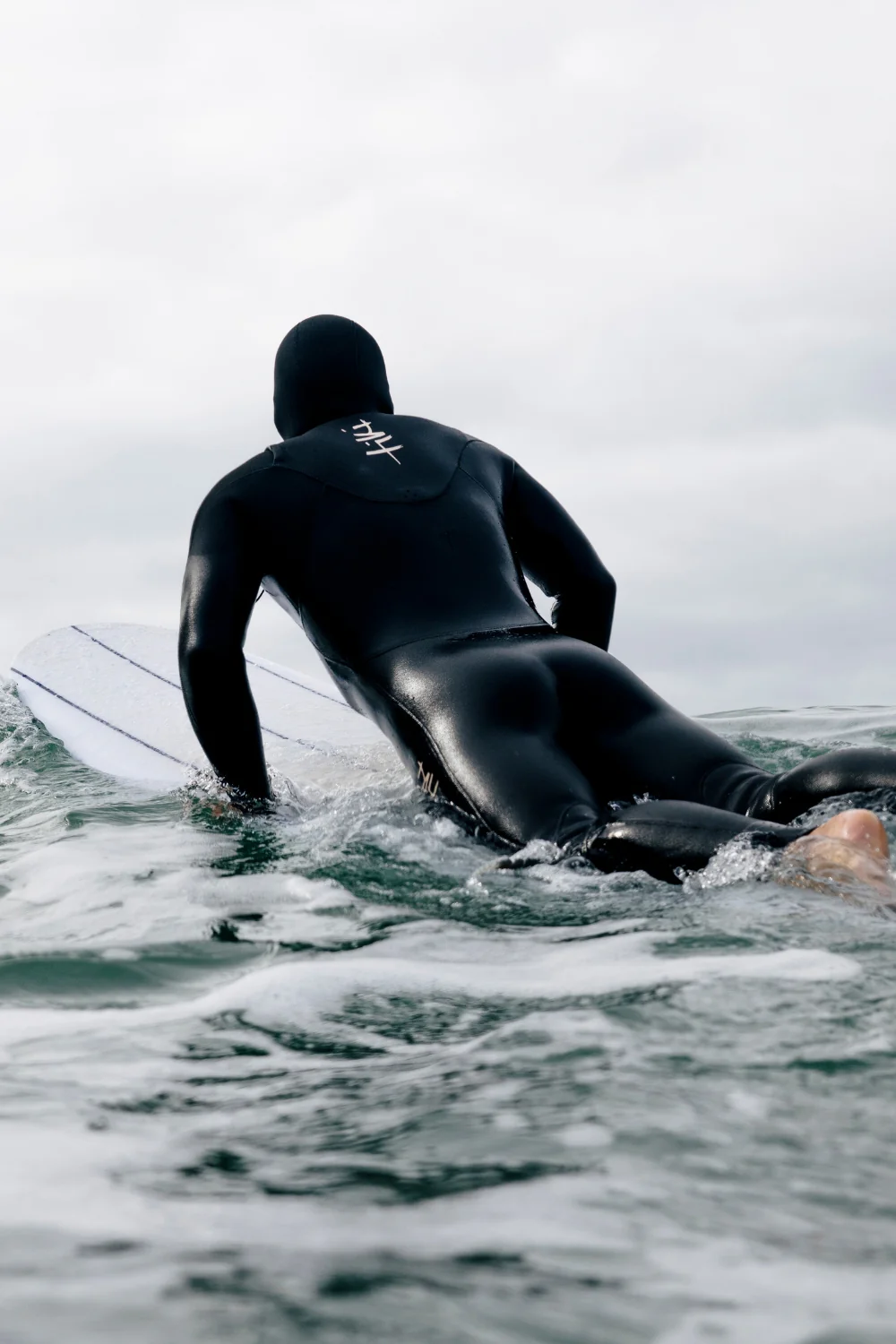Tiki Zepha Eco 5/4/3 Mens Wetsuit Yulex Chest Zip Hooded Black - Image 4